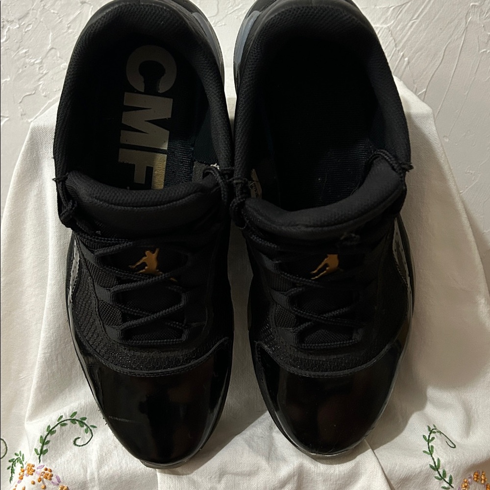 Air Jordan 11 CMFT Low DMP Black Gold Basketball Shoes DO0613-007
Men's 13
-
- - Picture 7 of 8